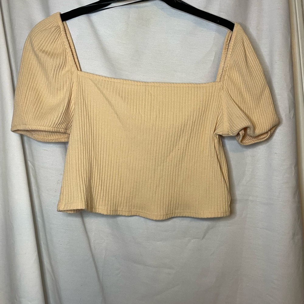 H&M Light Pale Yellow Ribbed Crop Top w Square Neck Size L Great Condition